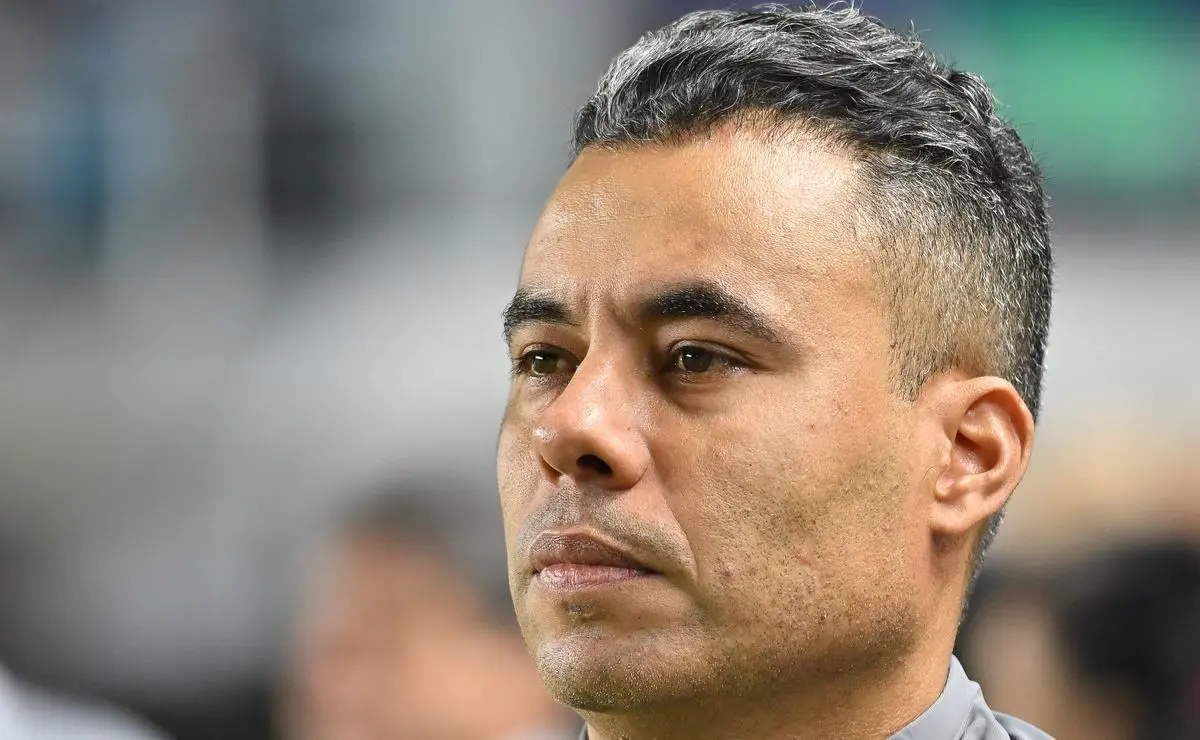 Jair Ventura, do Vitória, cita o Santos ao sair do Z-4 e enfatiza: "Não podemos abrir mão"