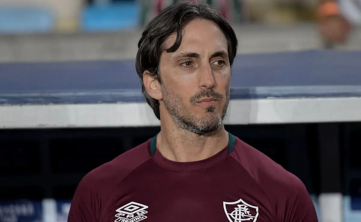 Júlio Fidelis: Zubeldía detalha motivos para ausência do jogador no Fluminense
