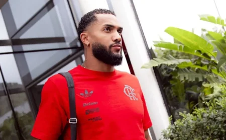 Juninho Ganha Confirmação de Filipe Luís e Assume Titularidade Contra o São Paulo na Vila Belmiro