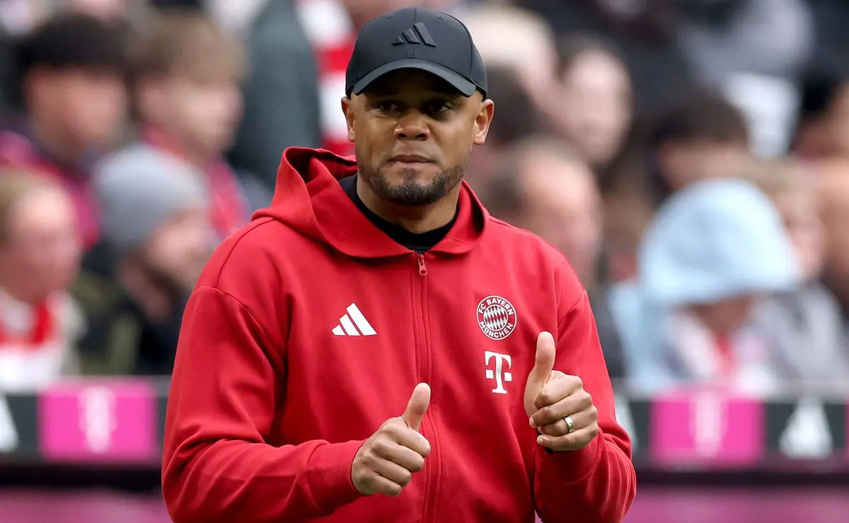 Kompany Pede Reforços e Bayern de Munique-ALE Avalia Proposta por Souza, do Santos Kompany Pede Reforços e Bayern de Munique-ALE Avalia Proposta por Souza, do Santos