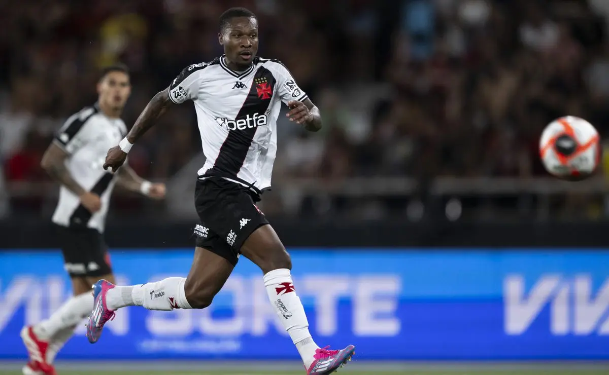 Loide Augusto, ex-Vasco, supera adversidades e brilha no futebol turco Loide Augusto, ex-Vasco, supera adversidades e brilha no futebol turco