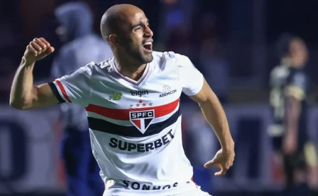 Lucas Moura convoca a torcida e equipara São Paulo x Flamengo a grande final na Vila Belmiro. Lucas Moura convoca a torcida e equipara São Paulo x Flamengo a "grande final" na Vila Belmiro.