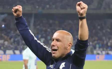 Lucas Villalba elogia Leonardo Jardim: simplicidade e honestidade impulsionam a evolução do Cruzeiro Lucas Villalba elogia Leonardo Jardim: simplicidade e honestidade impulsionam a evolução do Cruzeiro