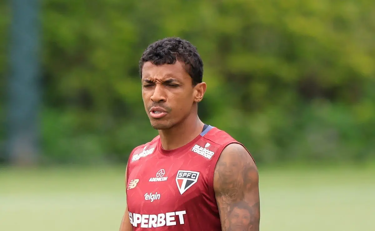 Luiz Gustavo abala bastidores do São Paulo após goleada sofrida