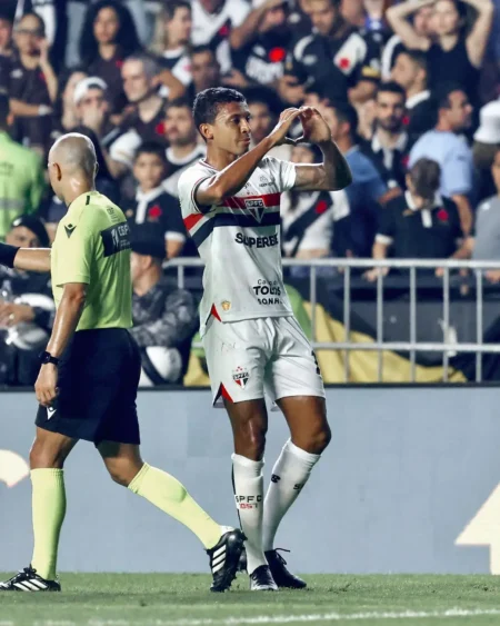 Luiz Gustavo reconhece a urgência de reformas no São Paulo para 2026: "Temos muito a organizar"