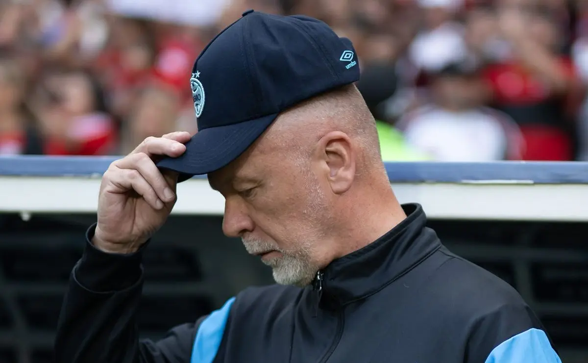 Mano Menezes Confirma: Cristian Olivera Sofre Entorse no Tornozelo Após Exames