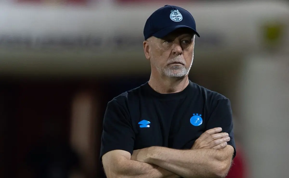 Mano Menezes busca alternativa para Edenílson antes do confronto contra o Vasco pelo Brasileirão Mano Menezes busca alternativa para Edenílson antes do confronto contra o Vasco pelo Brasileirão