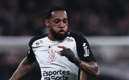 Martínez Expulso por Cotovelada em Matheus Pereira: Crucial Lance no Brasileirão Betano Martínez Expulso por Cotovelada em Matheus Pereira: Crucial Lance no Brasileirão Betano