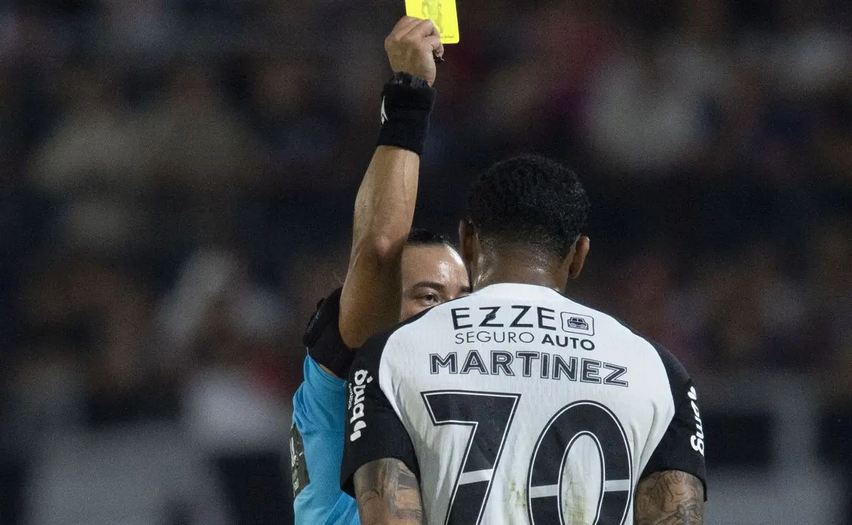 Martínez entra para a história com o maior número de expulsões na Série A Martínez entra para a história com o maior número de expulsões na Série A