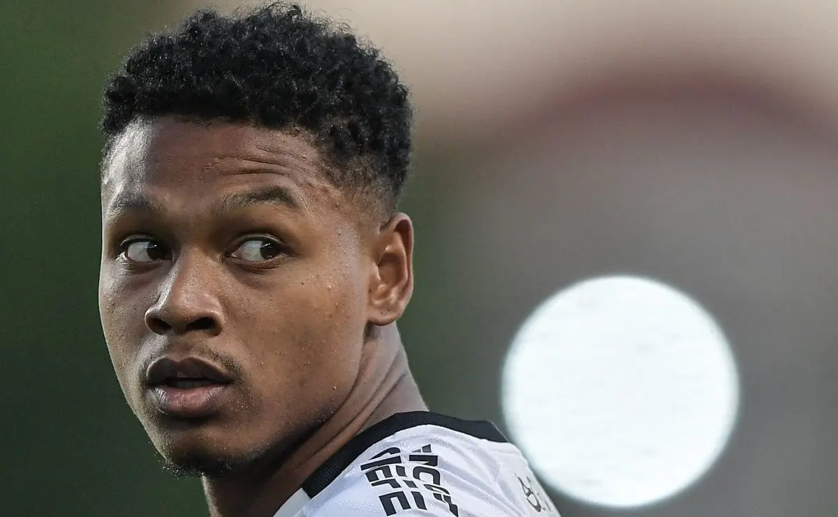 Matheus França gera apreensão no Vasco após atuação e vaias diante do São Paulo