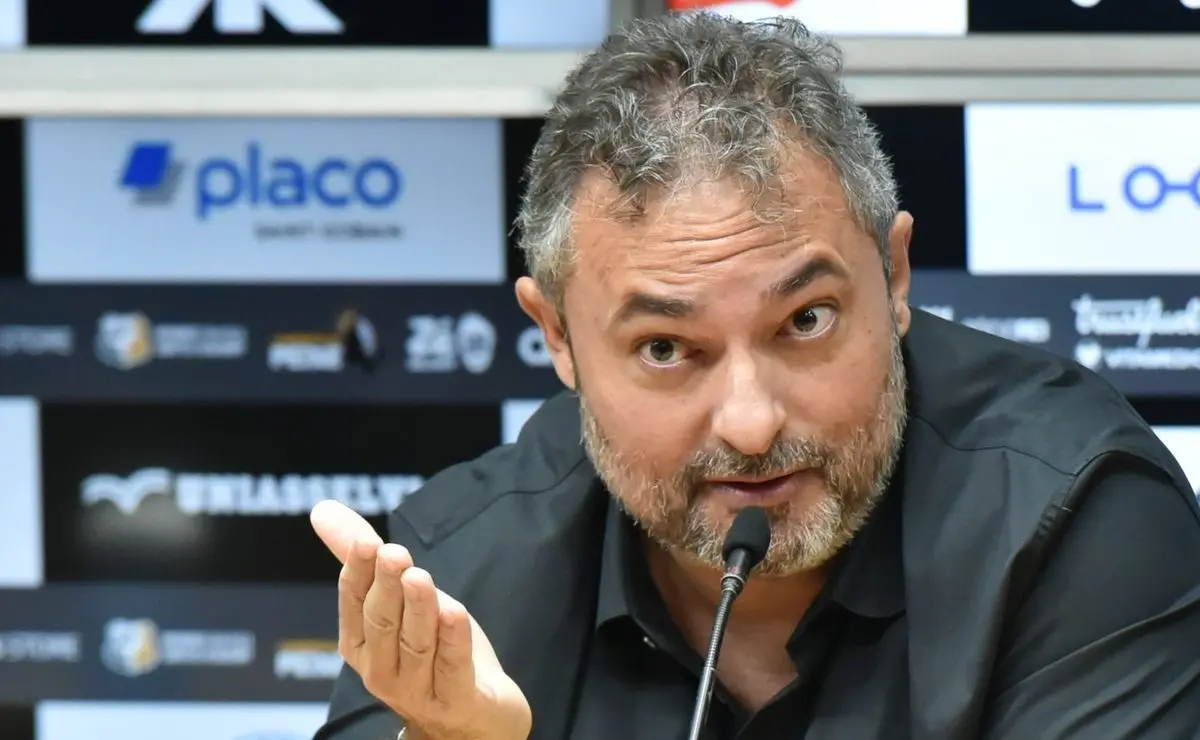 Mattos discorda de Vojvoda sobre a compra de Zé Ivaldo pelo Santos