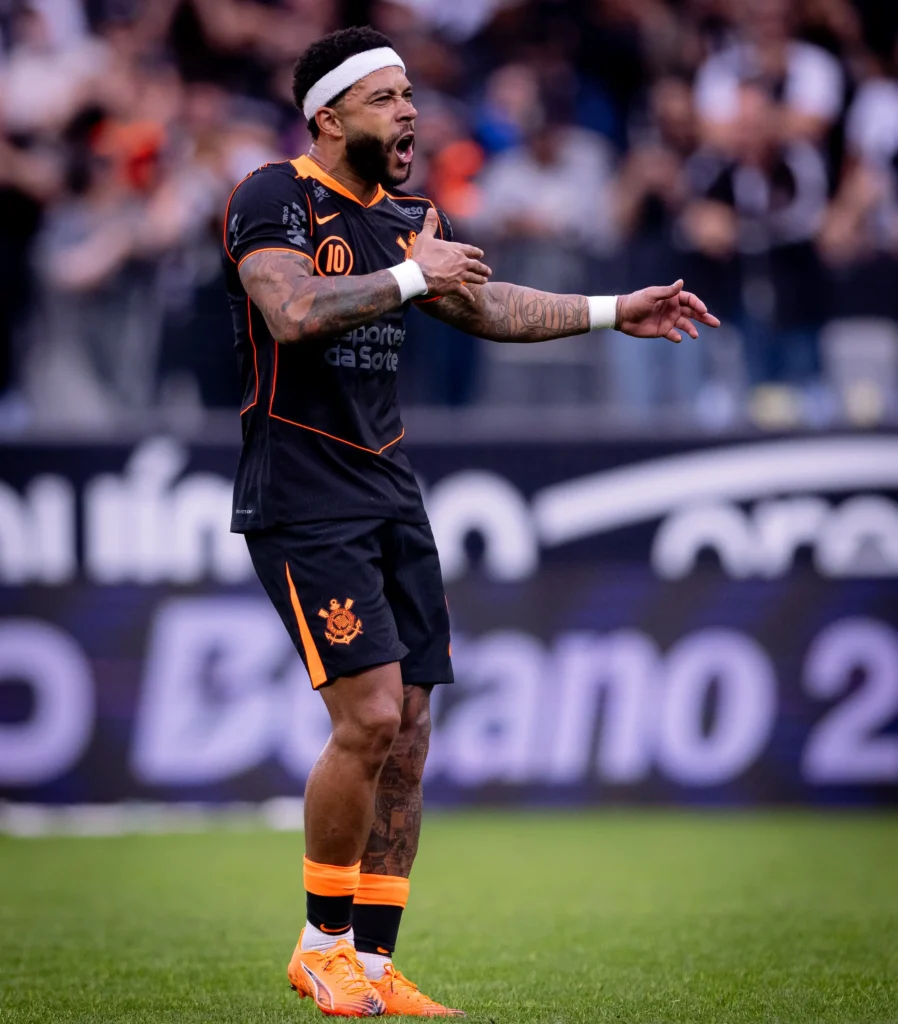 Memphis aponta "algumas mudanças" necessárias no Corinthians e evita falar sobre renovação