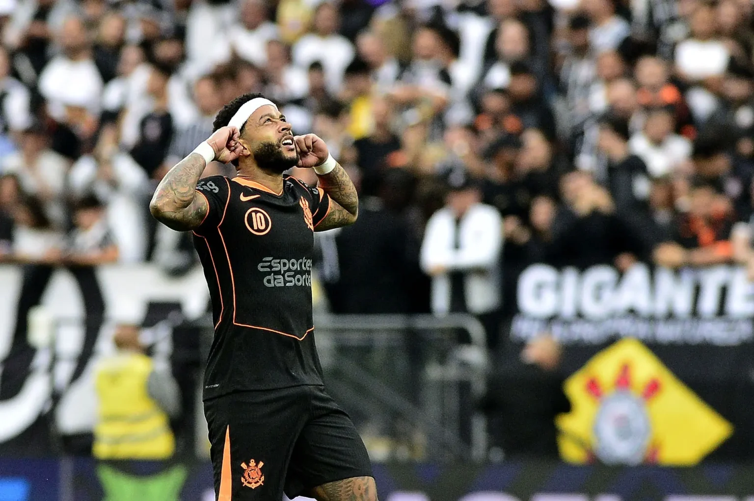 Memphis quebra jejum de gols no Corinthians e projeta: "Podemos brigar por coisas importantes"
