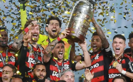 Nação Rubro-Negra Recepiciona Flamengo em Festa que Invade o Brasil