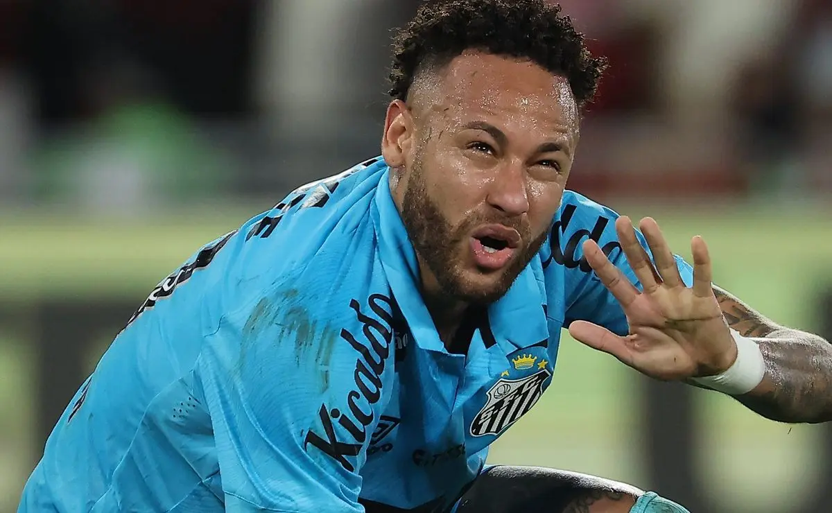 Neymar adia cirurgia para auxiliar o Santos, diz jornalista sobre lesão no menisco Neymar adia cirurgia para auxiliar o Santos, diz jornalista sobre lesão no menisco