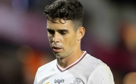 Oscar: Alterações Cardíacas Conhecidas pelo São Paulo; Relatório Médico Descartou Riscos Oscar: Alterações Cardíacas Conhecidas pelo São Paulo; Relatório Médico Descartou Riscos
