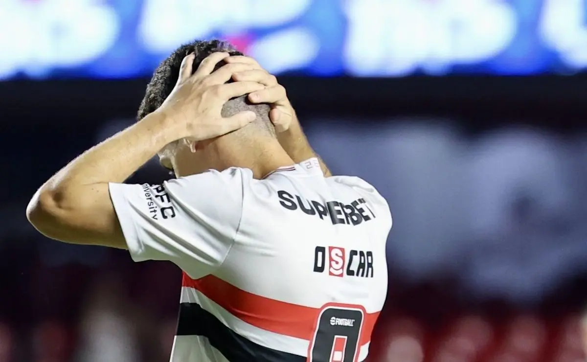 Oscar conclui acordo amigável com São Paulo e planeja aposentadoria iminente