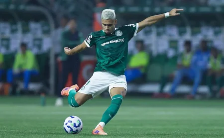 Palmeiras Investe Quatro Vezes Mais que Rivais Paulistas em 2025 Palmeiras Investe Quatro Vezes Mais que Rivais Paulistas em 2025