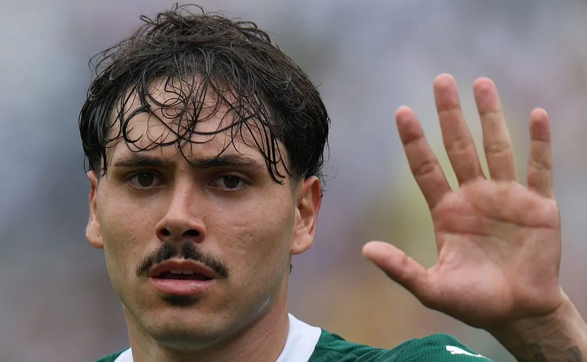 Palmeiras Sólido Contra o Vitória, Performance de Maurício Irrita no Allianz Parque