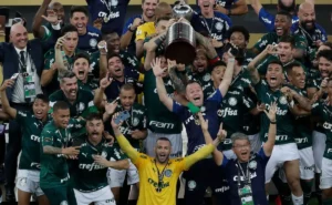 Palmeiras Supera Santos em Títulos na Última Década Palmeiras Supera Santos em Títulos na Última Década