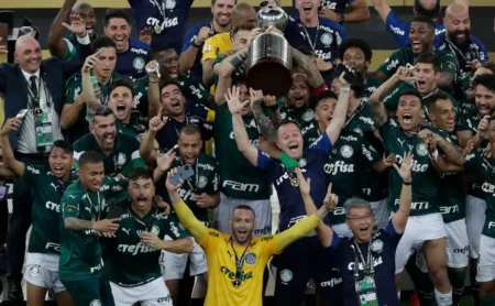 Palmeiras Supera Santos em Títulos na Última Década Palmeiras Supera Santos em Títulos na Última Década