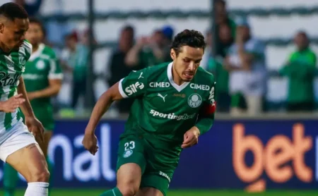 Palmeiras domina Juventude e sustenta liderança com vitória contundente Palmeiras domina Juventude e sustenta liderança com vitória contundente