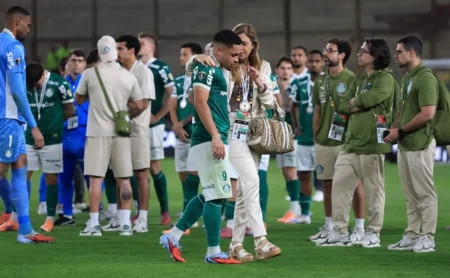 Palmeiras retorna a São Paulo sob um silêncio ensurdecedor após o vice da Libertadores