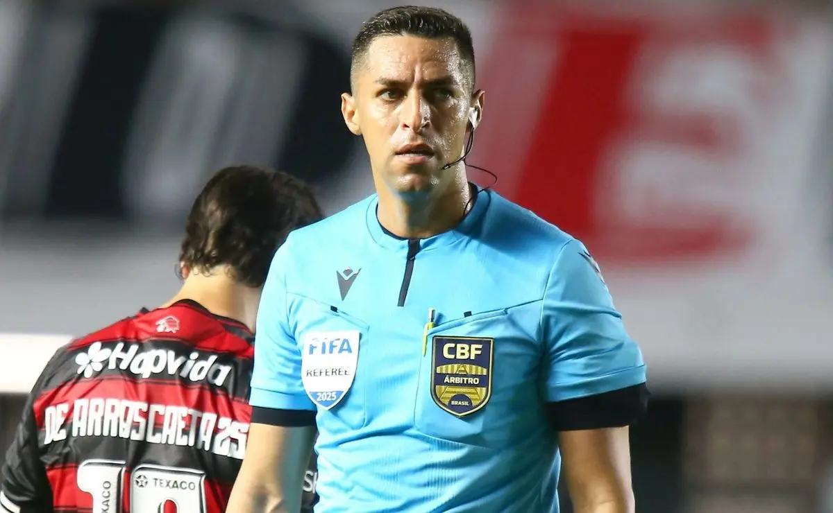 Paulo César Vasconcellos Aponta Erro em Pênalti e Critica Decisão da Arbitragem a Favor do Flamengo Paulo César Vasconcellos Aponta Erro em Pênalti e Critica Decisão da Arbitragem a Favor do Flamengo