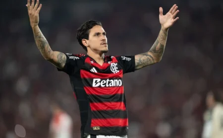 Pedro fora do confronto contra o Palmeiras; pode retornar contra o Cruz-Azul em caso de título rubro-negro na Libertadores