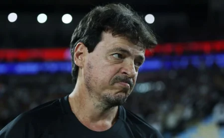 Pressão no Vasco: Derrota para o Bahia acende alerta e Diniz balança