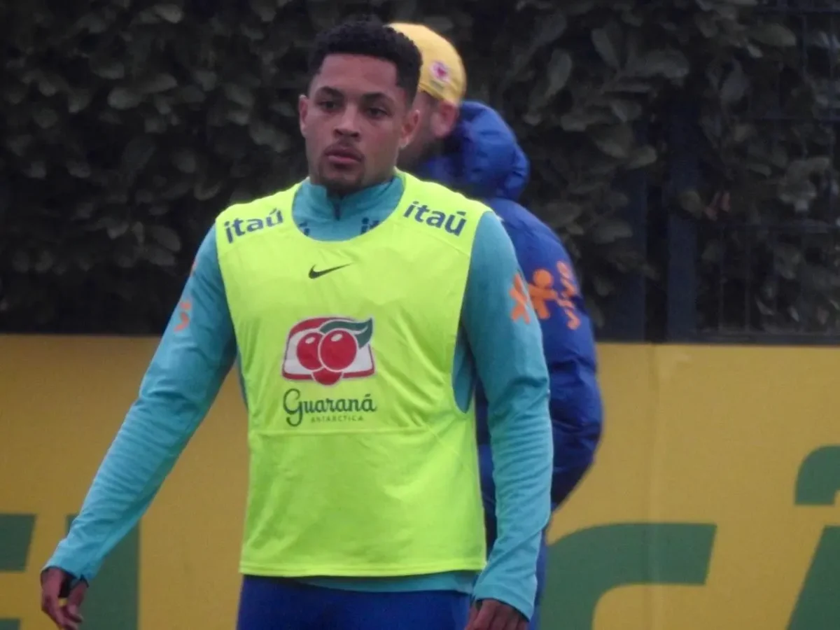 Quarteto do Cruzeiro e mais dois gigantes se apresentam; Seleção treina completa em Londres