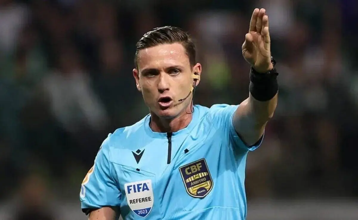 Ramón Abatti Abel deixa gramado escoltado pela PM em jogo da Série B, um mês após São Paulo x Palmeiras