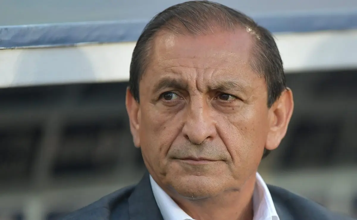 Ramón Díaz: Futebol é para homens, não para meninas, diz após empate do Inter. Ramón Díaz: "Futebol é para homens, não para meninas", diz após empate do Inter.