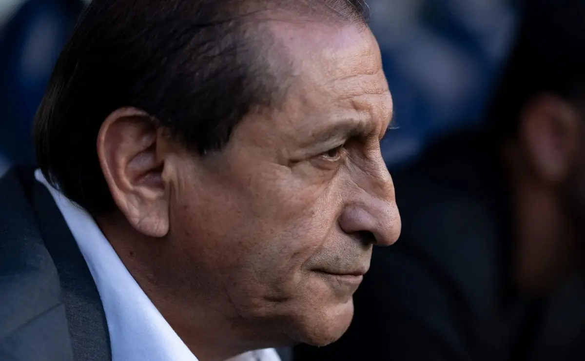 **Ramón Díaz Segue no Comando do Inter; José Olavo Bisol Confirma Avaliações Pós-Tropeço** **Ramón Díaz Segue no Comando do Inter; José Olavo Bisol Confirma Avaliações Pós-Tropeço**