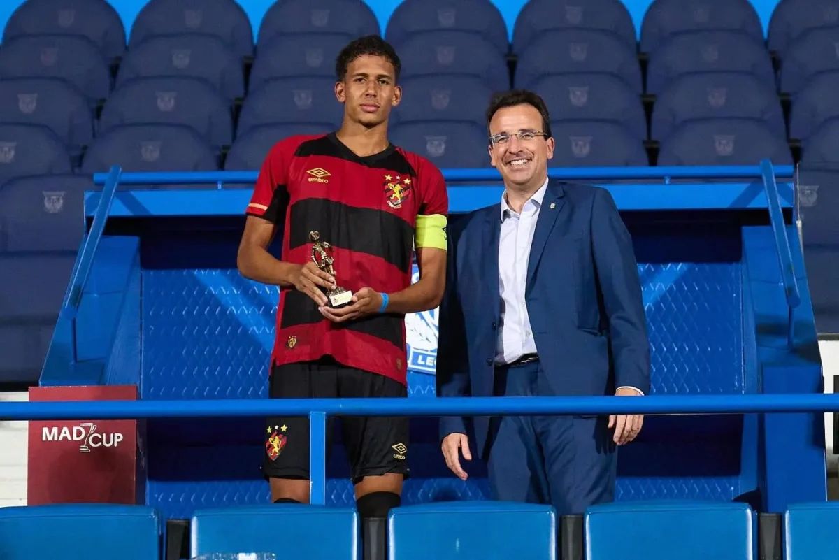 Riquelme, zagueiro "extremamente promissor", a caminho do Botafogo