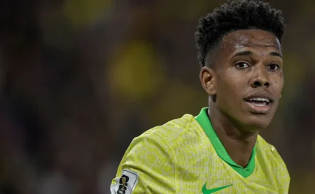 Rivaldo aponta protagonismo de Estêvão na Seleção Brasileira, mas pondera: "É cedo"