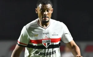 Sabino de olho no clássico contra o Corinthians: desabafo após derrota do São Paulo ecoa. Sabino de olho no clássico contra o Corinthians: desabafo após derrota do São Paulo ecoa.