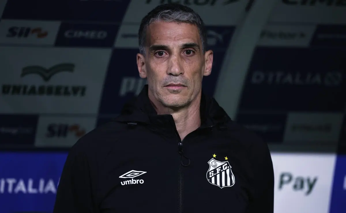 Santos Confia em Vojvoda: Treinador Garantido para 2026 Independentemente da Divisão