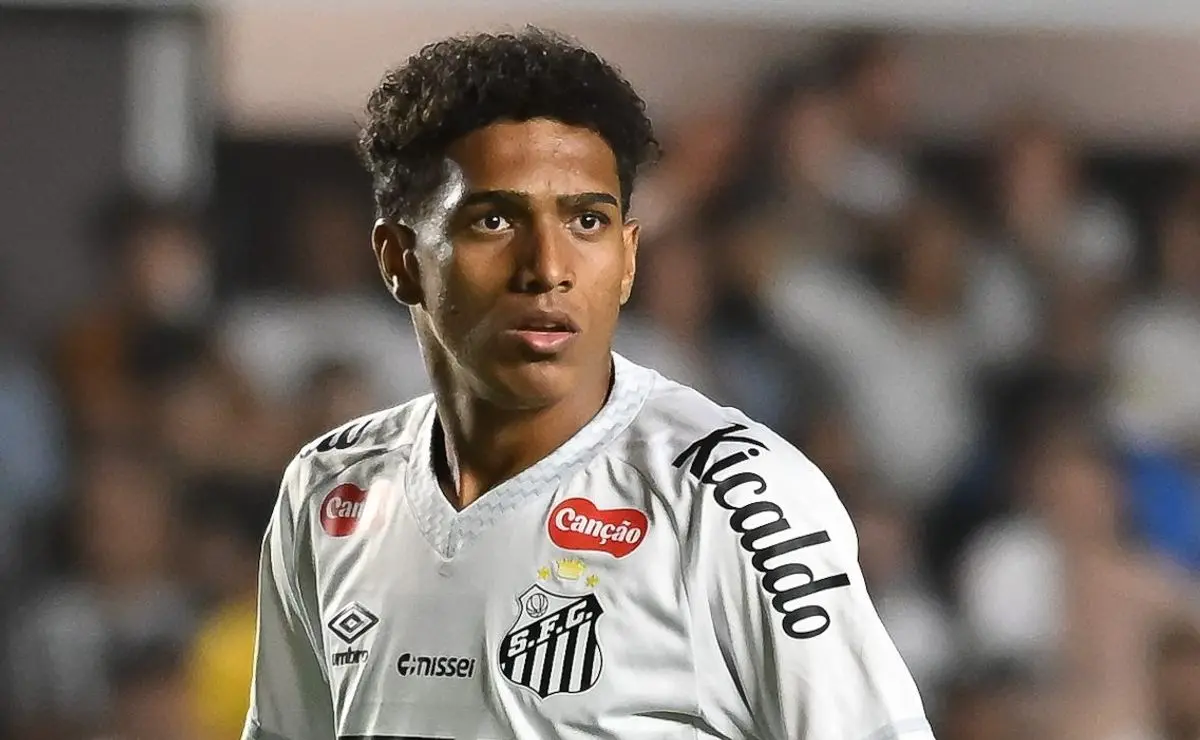 Santos Vislumbra Venda de Souza ao Barcelona por R$ 94,5 Milhões