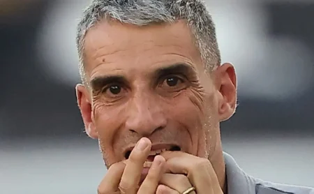 Santos é superado pelo Flamengo com Vojvoda mantendo Neymar entre os titulares