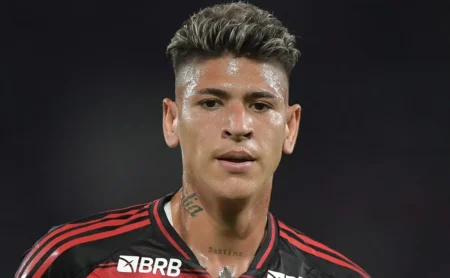 Situação de Carrascal atualizada pelo Flamengo após sentir dores na região lombar contra o Sport