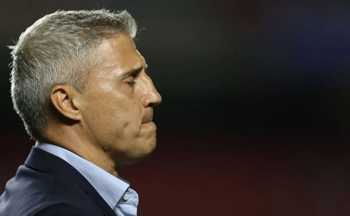 São Paulo: Clima de Final e Laterais como Desafio para Crespo