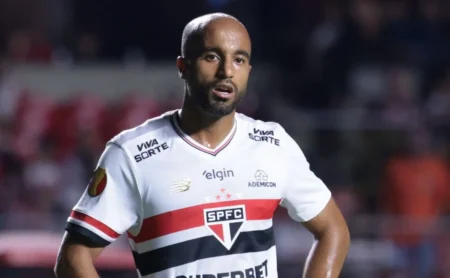 São Paulo monitora Lucas após reaparecimento de dores no joelho operado São Paulo monitora Lucas após reaparecimento de dores no joelho operado