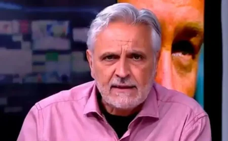 Sormani critica Vojvoda no Santos e envia recado a Victor Hugo: Joga nada Sormani critica Vojvoda no Santos e envia recado a Victor Hugo: "Joga nada"