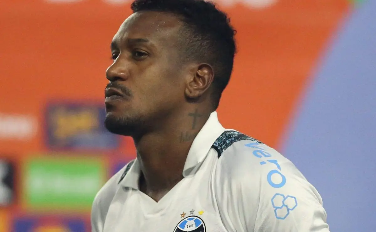 Staff de Edenílson Desmonta Versão da Nova Gestão do Grêmio e Garante Renovação Automática Staff de Edenílson Desmonta Versão da Nova Gestão do Grêmio e Garante Renovação Automática