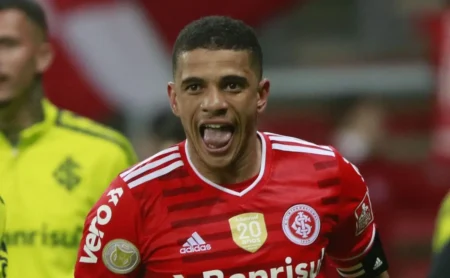 Taison aciona o Inter na Justiça e fala após cobrança vir à tona Taison aciona o Inter na Justiça e fala após cobrança vir à tona