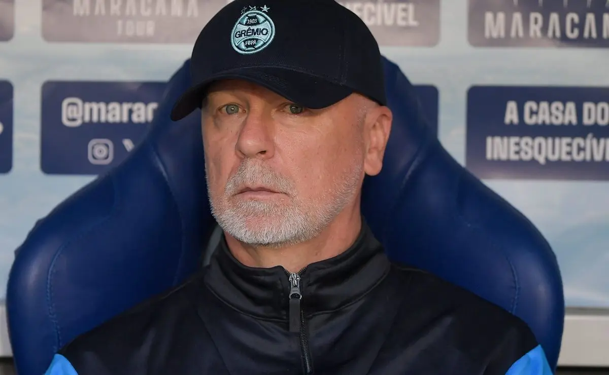 Técnico Mano Menezes: demissão no Grêmio só com queda para a Série B