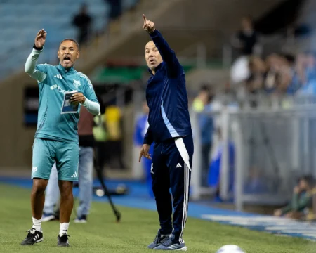 Técnico do Cruzeiro Elogia Fabrício Bruno na Seleção e Retomada de Cássio no Clube: "Abraçou a Ideia"