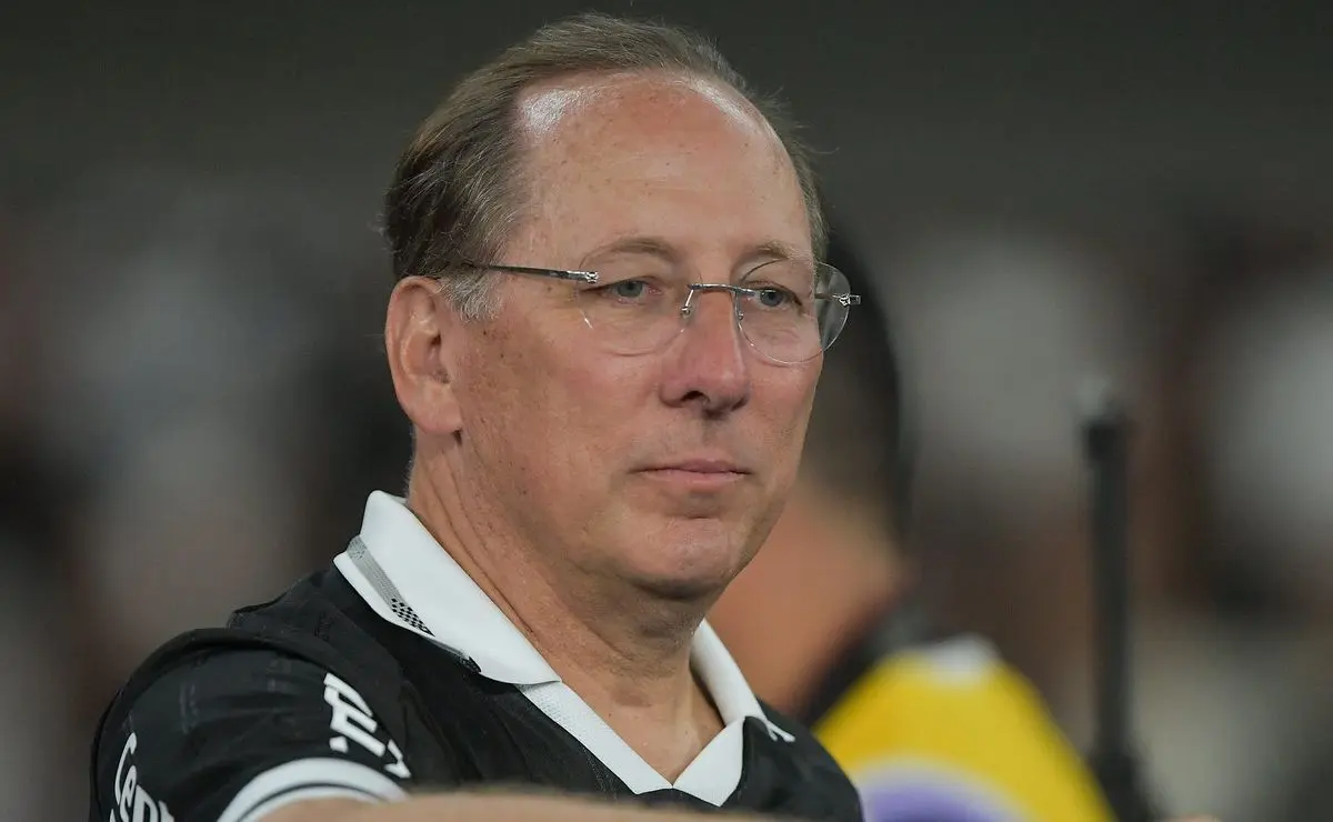 Textor cogita demitir Davide Ancelotti e mira Luís Castro para substituir no Botafogo