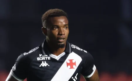 Thiago Mendes Elabora Plano Estratégico para Brilhar no Vasco em 2025 Thiago Mendes Elabora Plano Estratégico para Brilhar no Vasco em 2025
